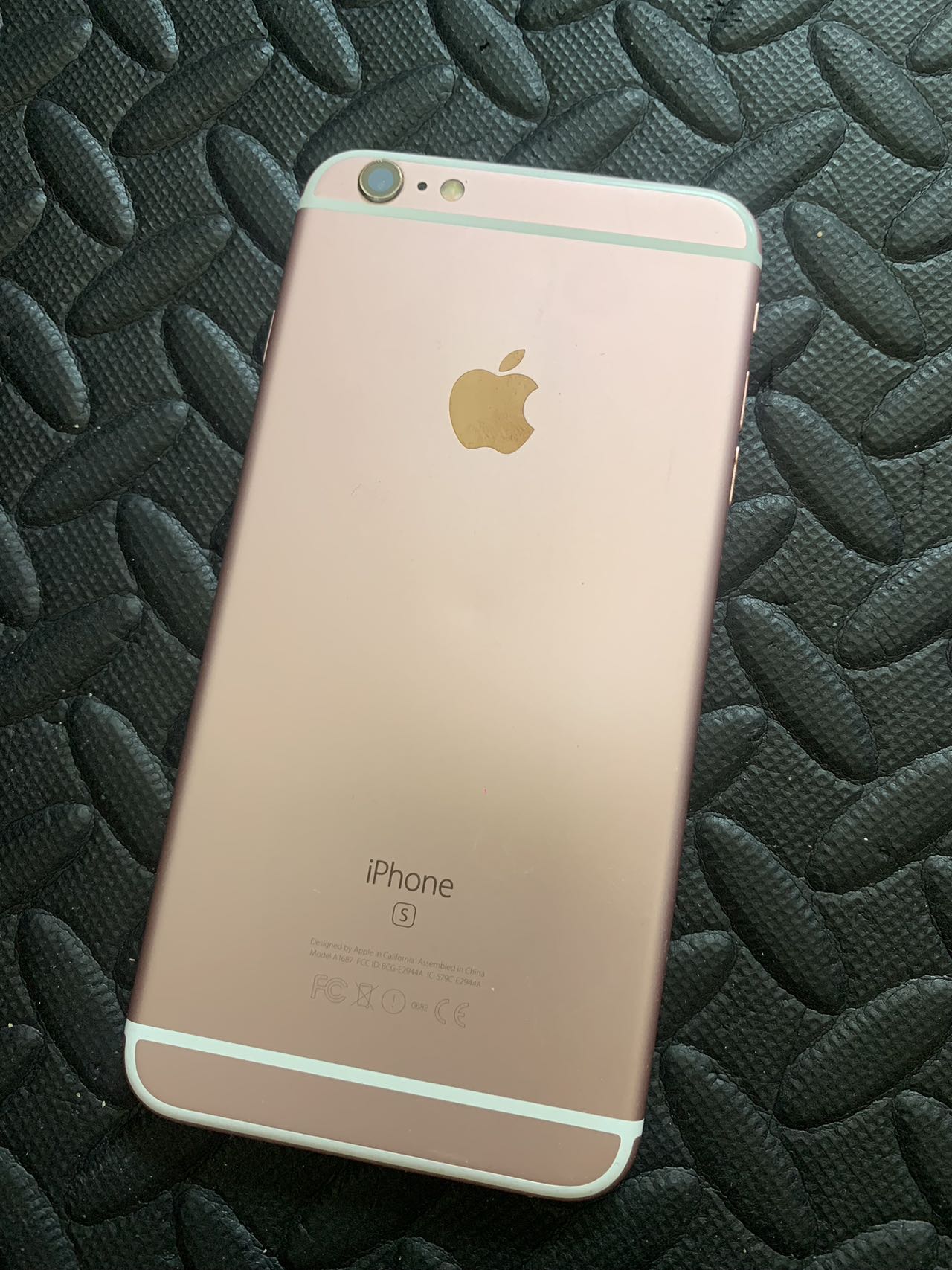 巴黎🇫🇷 95新IPhone 6s 128g 120€