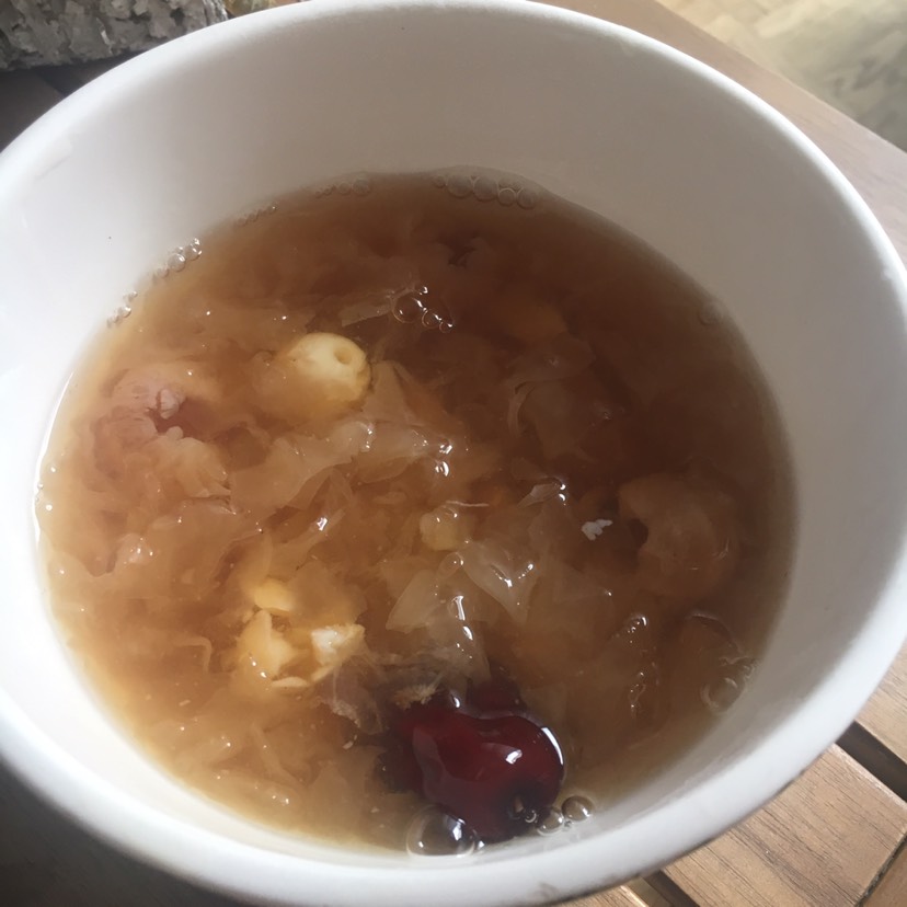 银耳桂圆红枣汤