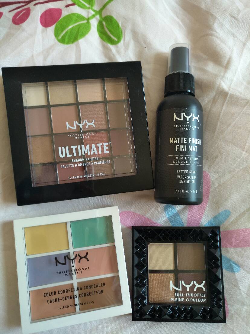 NYX送的四色眼影超赞