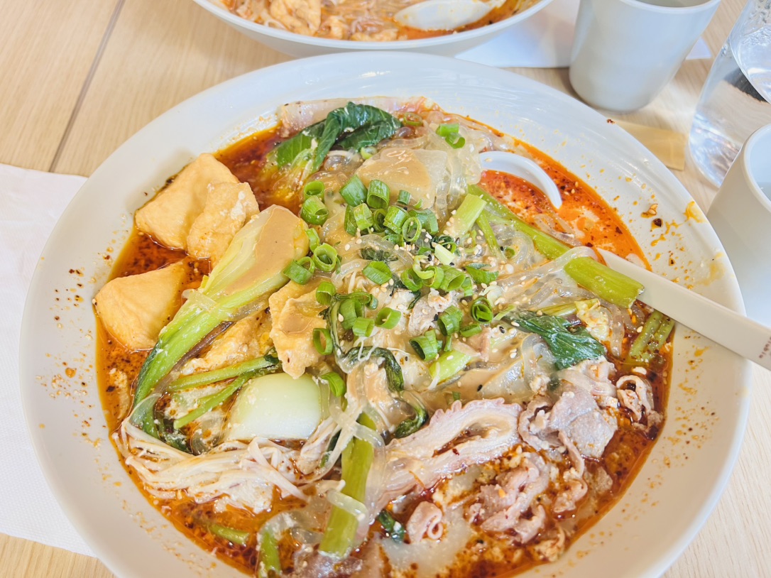 终于吃了Xhs风很大的麻辣烫