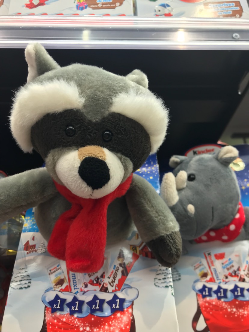 Kinder 的小礼盒在伸手要抱抱