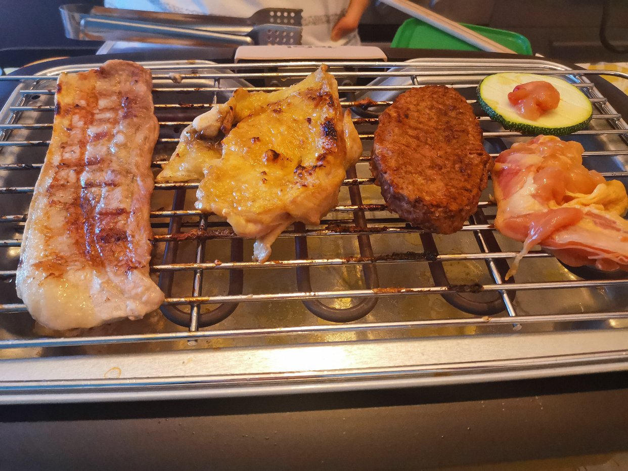 夜还没深，烤肉ing~新设备全自动烤肉