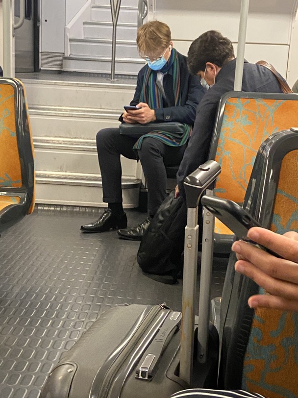 哥你不热吗……
