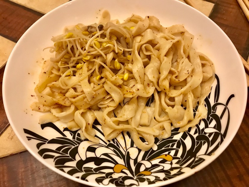 开饭啰:自制油泼辣子自扯的面