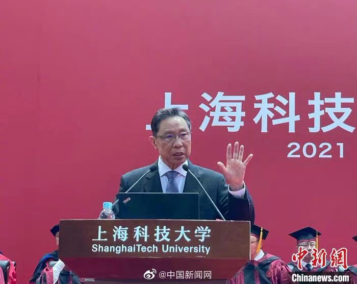 钟南山院士 打开国门需要全世界共同努力