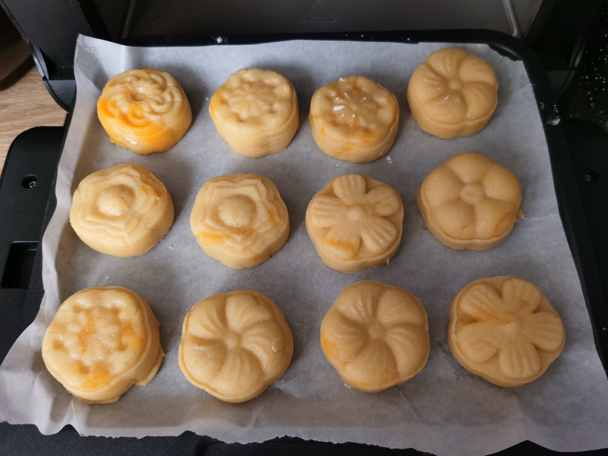 自己做的咸蛋黄月饼