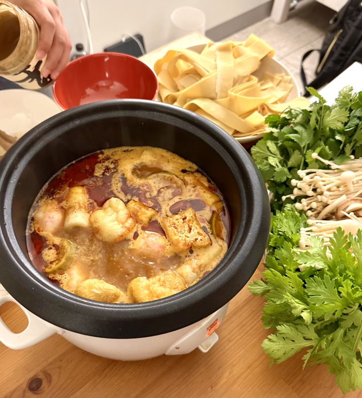 狂炫进嘴里