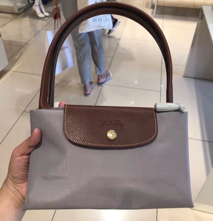 longchamp河谷店