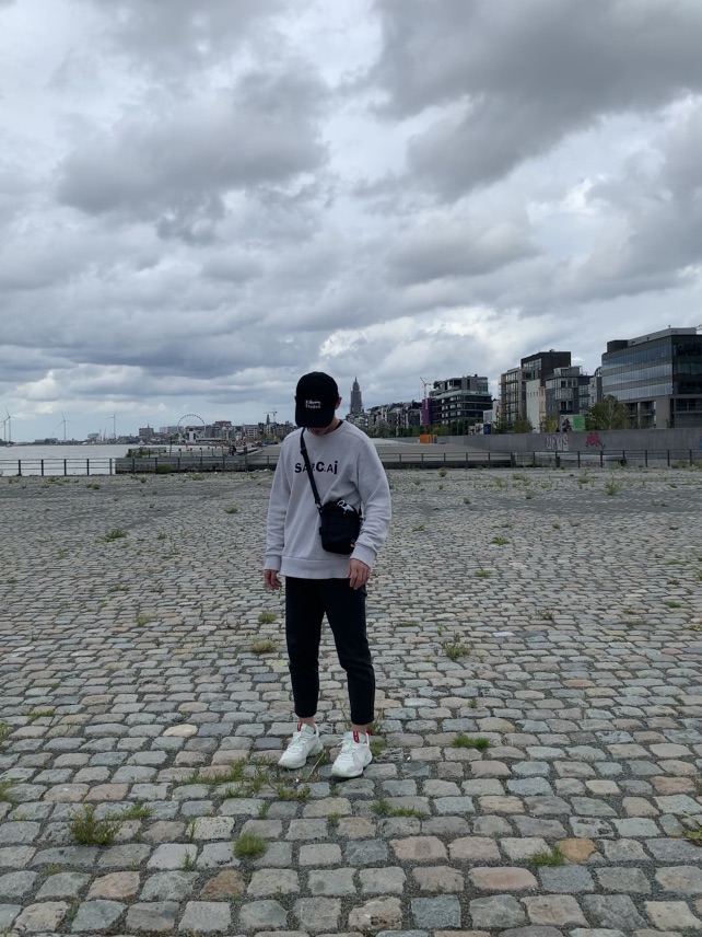 去年还比较小众的神品牌Sacai