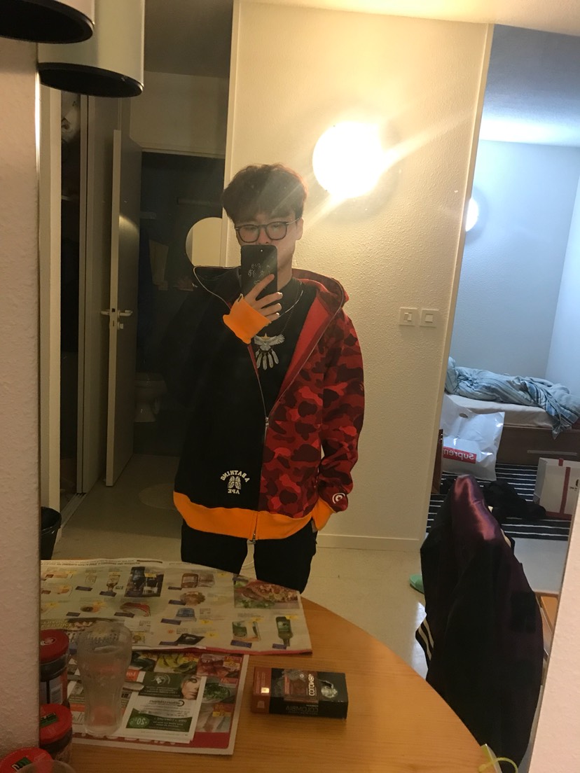 在巴黎bape买到最后一件拼接鲨鱼卫衣