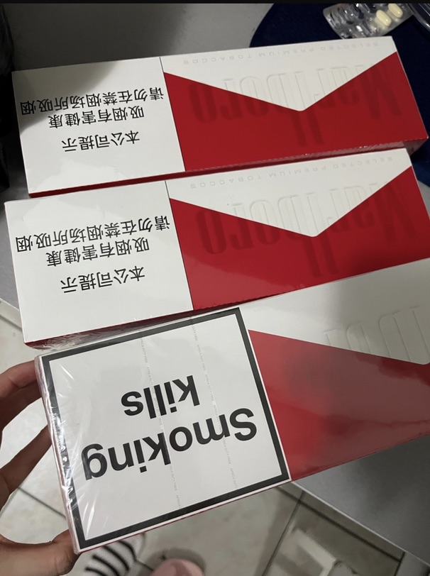 出香烟～～万宝路