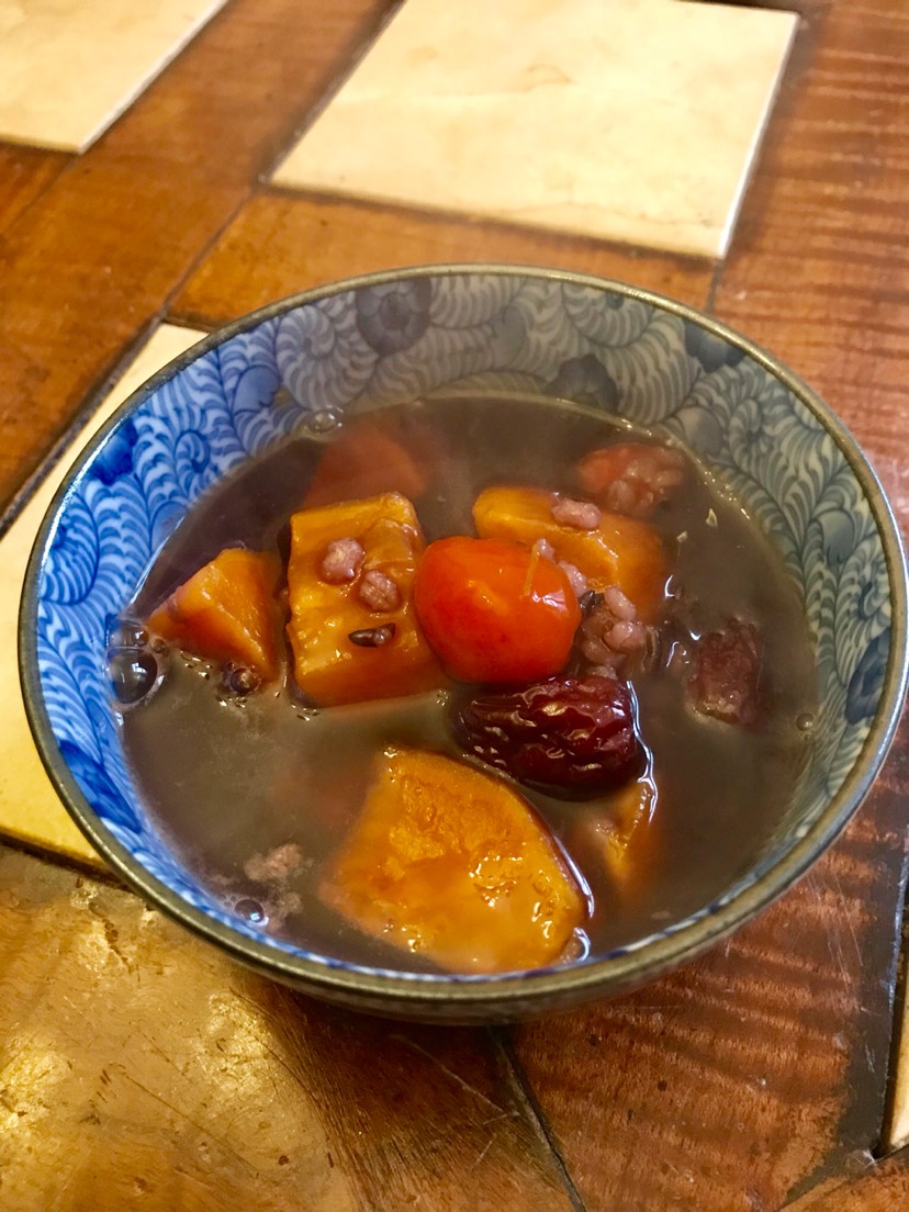 吃早饭了:红薯南瓜丸姜糖水