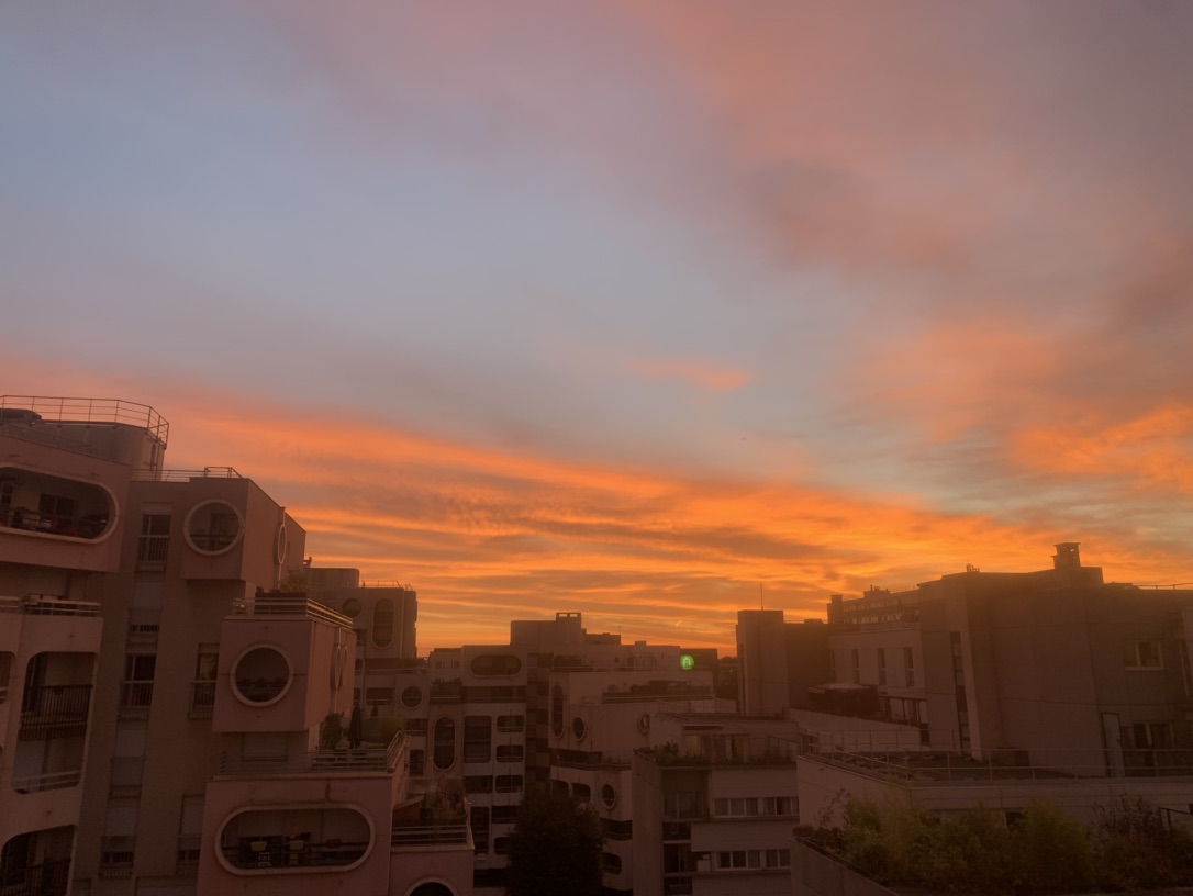 早晨6点半，窗外一抹橘