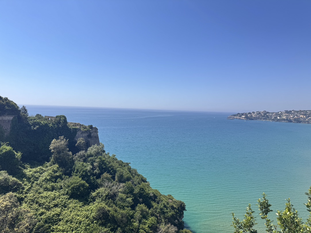 翻山越岭
