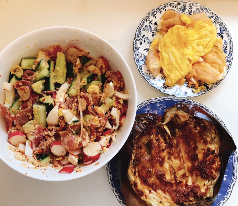 简单又美味:蒜蓉烤茄子+凉拌+煎鸡蛋🍳