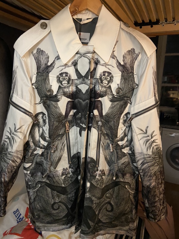 已出全新burberry外套