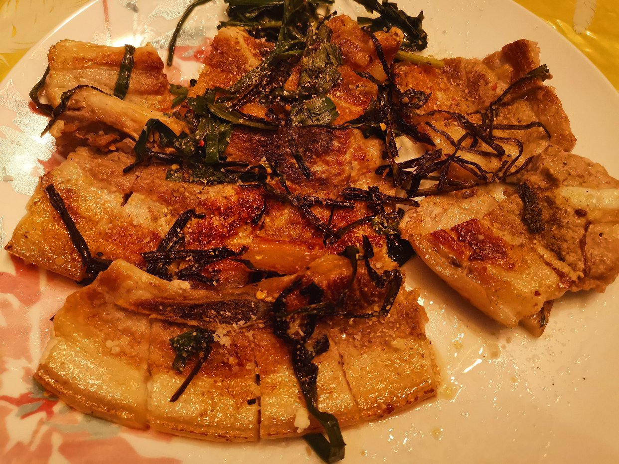 铁板五花肉韭菜,配了个新尝试的辣椒粉
