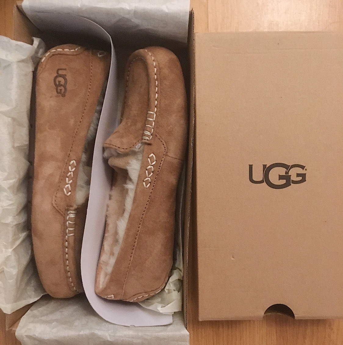 出一双全新ugg驼色豆豆鞋