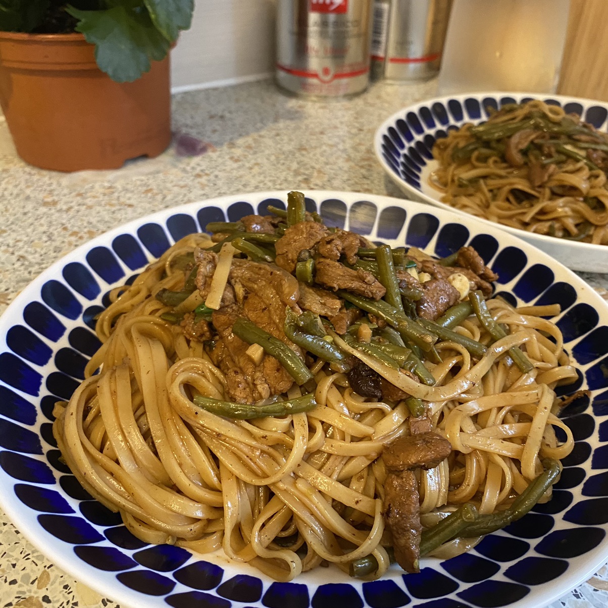 今日份的高碳水摄入：豆角焖面