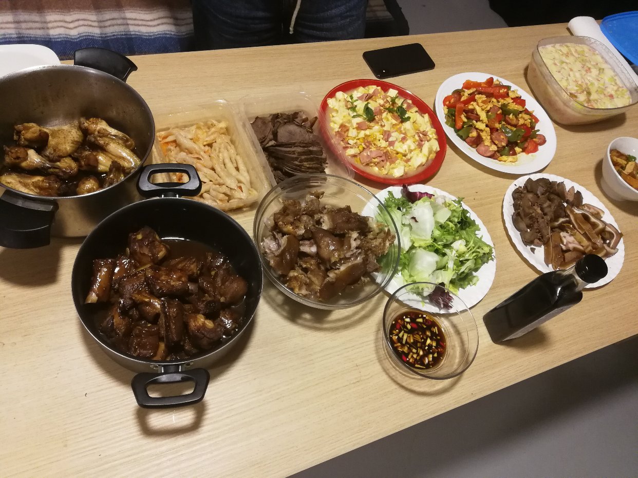 春节和小伙伴一起做饭