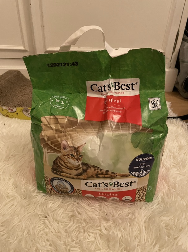 出cats 红标猫砂，5欧两包半。