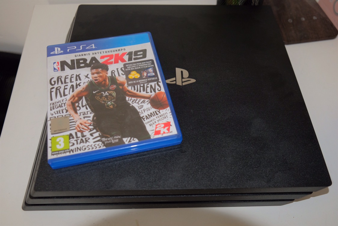 出九成新ps4 pro