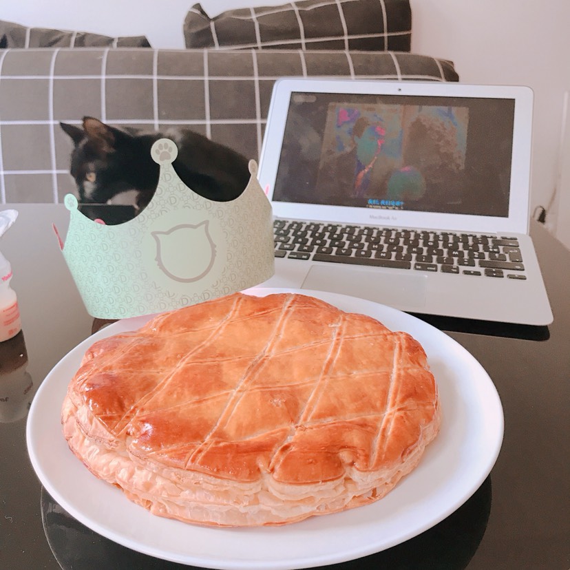 吃到了小猫戒指嘻嘻