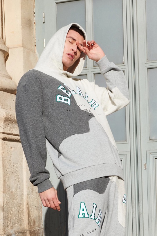 Boohoo MAN 卫衣是可以穿着季节最长的衣服！