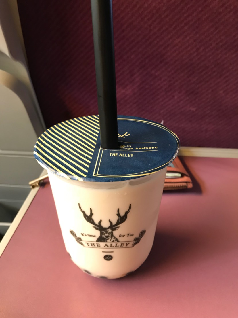 The alley 奶茶