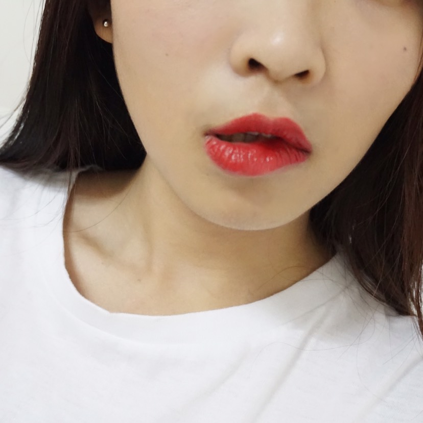 發個口紅試色就跑🙈