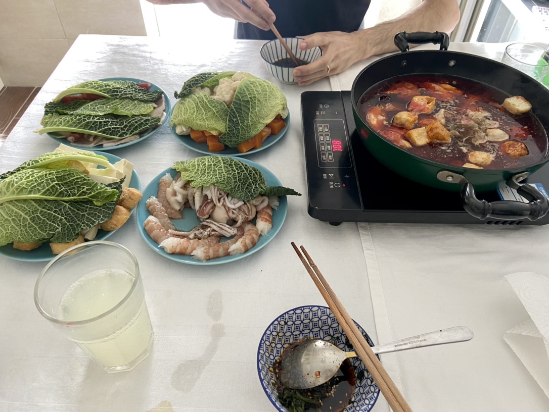 催生火锅来一个 强烈推荐麻辣空间的这款清油火锅底料！
