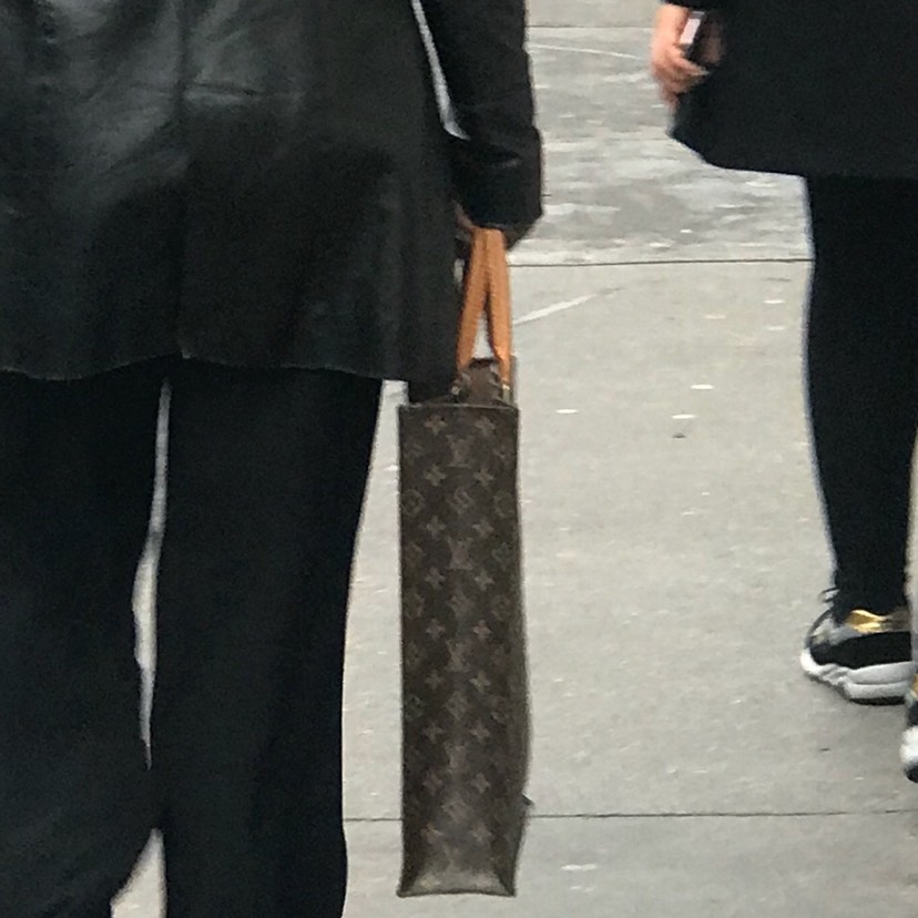 上班意外碰到一个LV包 戳中我心