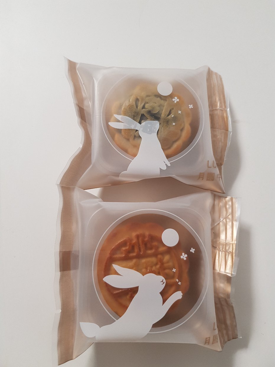 中秋即将结束的时刻收到了月饼