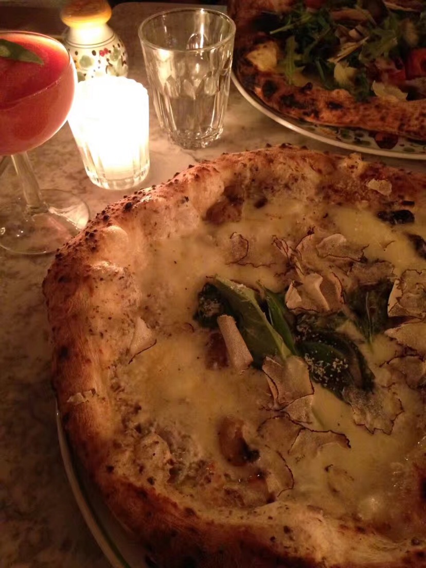 pizza popolar 两个小时的队，我等了。。