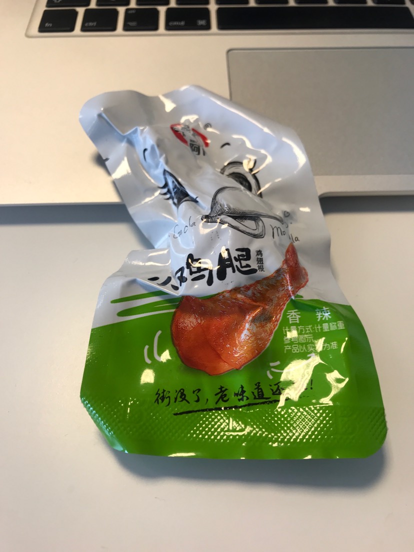 同事从国内回来给带的零食！
