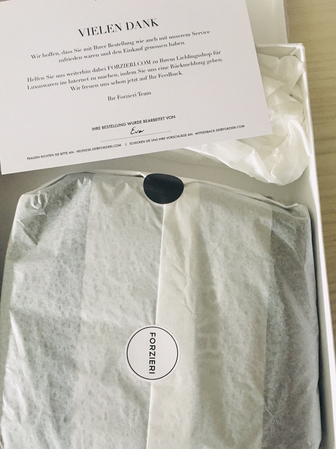 晒一下奖品，DHL express配送超快！