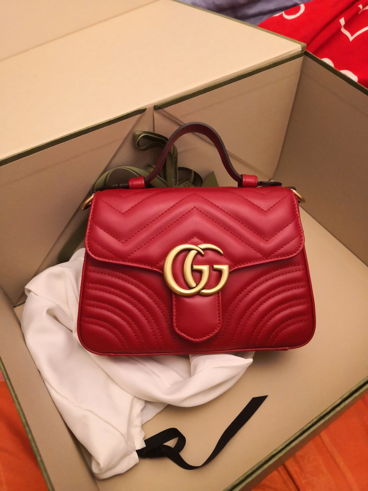 入手Gucci包包一只