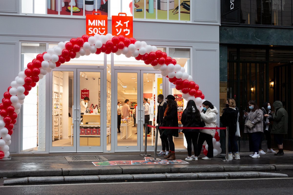 #Miniso#: 名创优品在巴黎开店