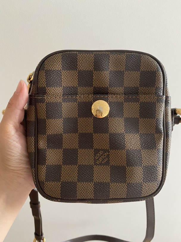 出louis vuitton 斜挎小包