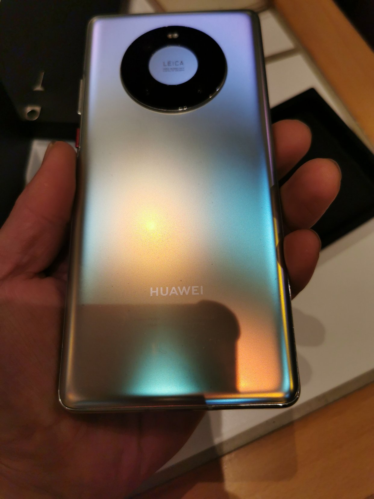 出售：华为mate40pro8+256G秘银色