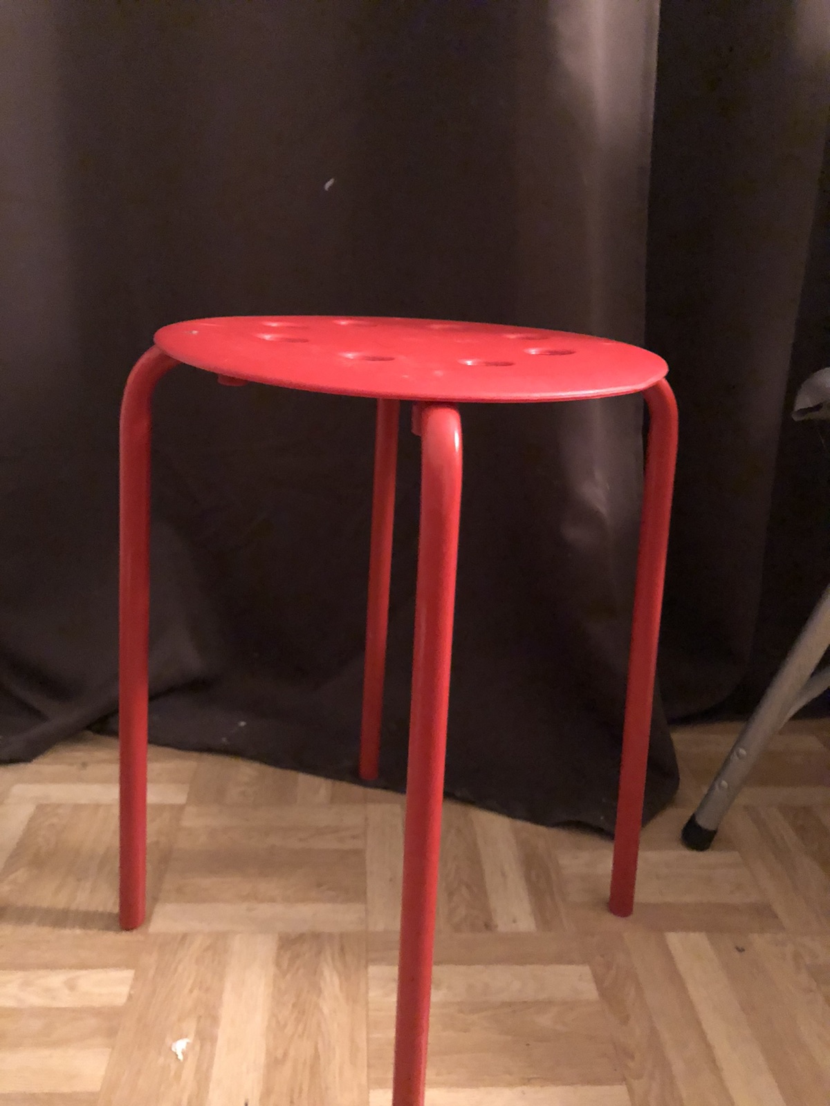 红色板凳