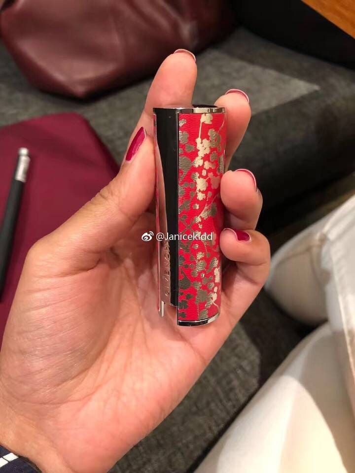 抢不到纪梵希圣诞限量的旁友们 没关系呀