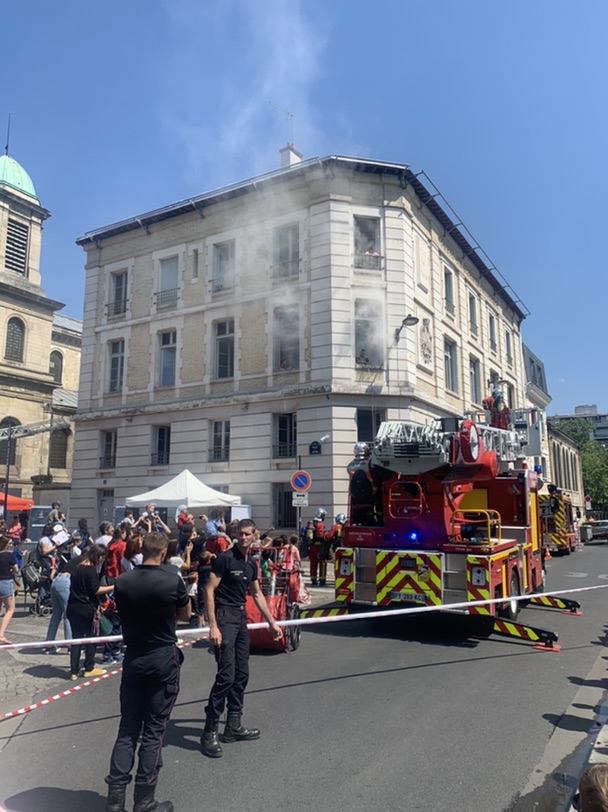 就是今天，消防局开放日，模拟灭火🧯
