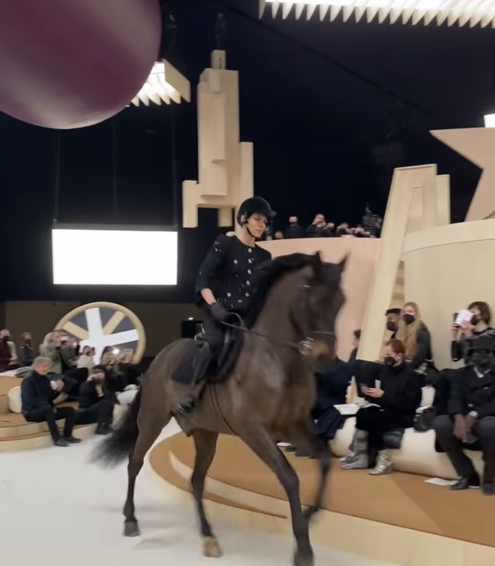 Chanel的秀 🐎🐎上秀场啦