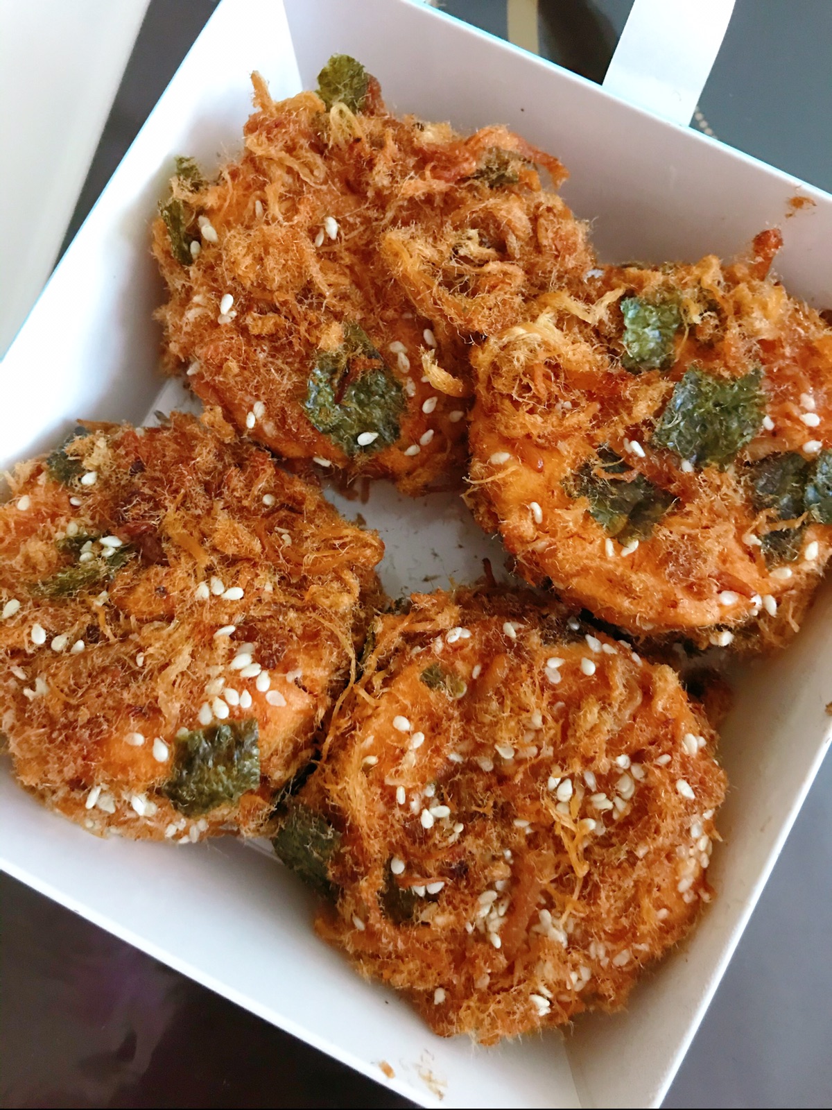 成购物狂了