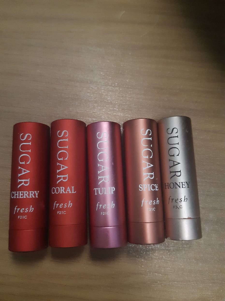 fresh黄糖润色唇膏，试色