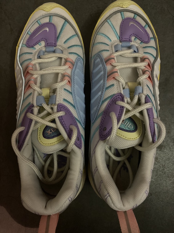 出nike鞋子