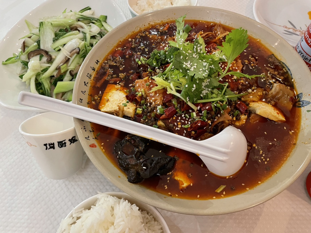 我已经替大家伙儿们品尝完俏厨娘了！
