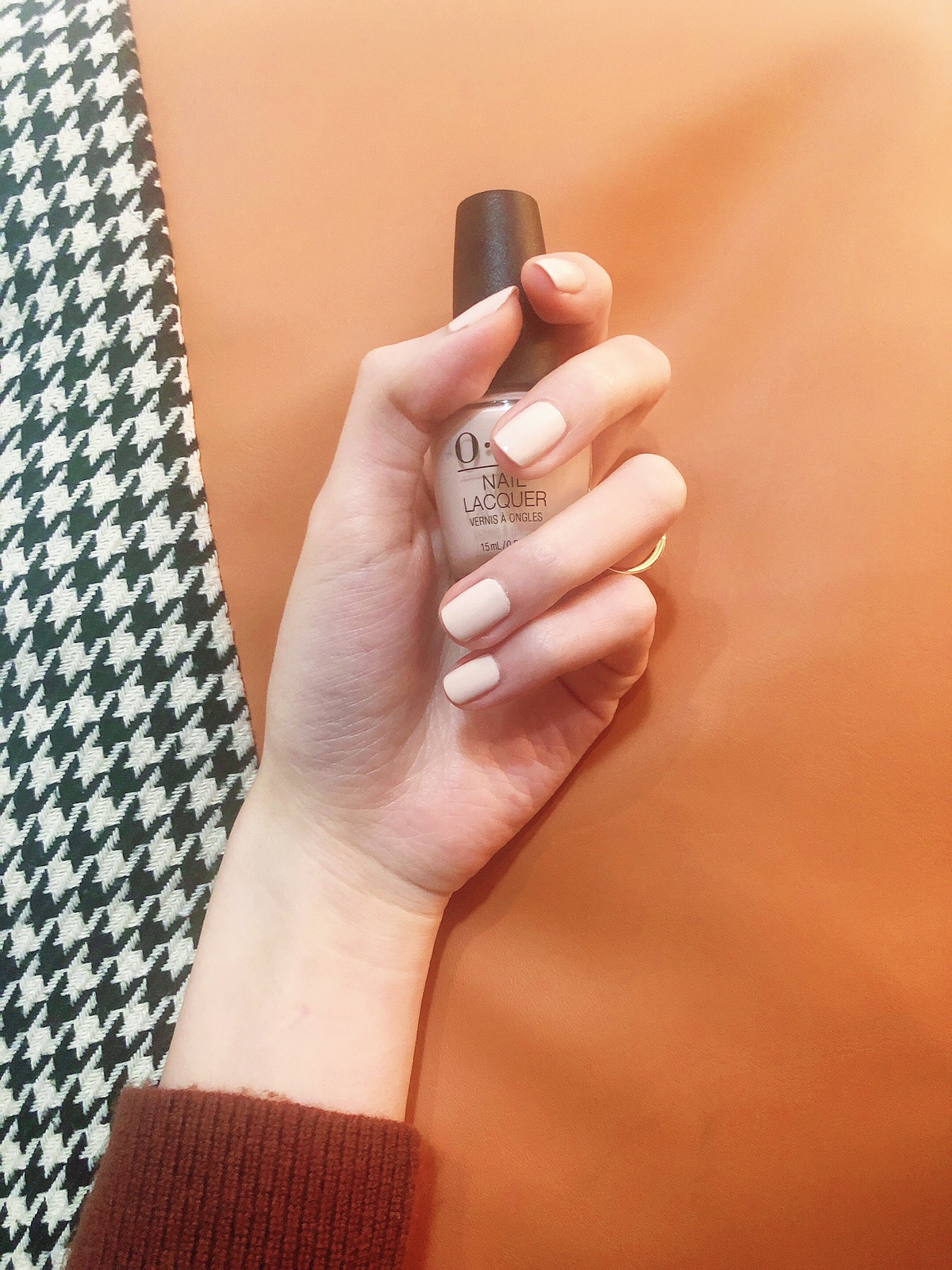 感觉应该认真给大家推荐一下这个神仙指甲油