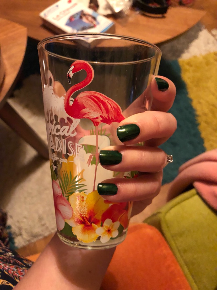 墨绿色指甲油